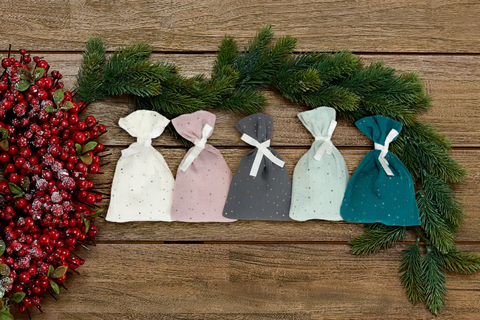 Adventskalender Musselin goldene Punkte Grün Grau Rosa Weiß