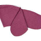 Ein KraftKids Stillkissenbezug Leinen magenta dunkel, hergestellt aus 100% Leinen in einem tiefen Magenta-Ton, flach auf einem weißen Hintergrund.