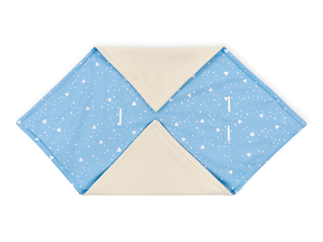 Decke für Babyschale Winter abgerundete Dreiecke weiß auf Blau