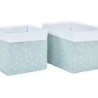 Zwei mintgrüne KraftKids Körbchen Musselin Pusteblumen Aufbewahrungskörbe mit weißem Rand und Pusteblumenmustern, die nebeneinander auf einem weißen Hintergrund stehen. Ein Korb ist etwas größer als der andere.