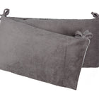 Zwei graue "Bettumrandung Nestchen Cord Breitcord Grau" von KraftKids aus 100% Baumwolle mit sichtbaren Rillen und Stoffbändern an den Ecken sind überlappend vor weißem Hintergrund abgebildet.