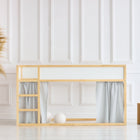 Ein minimalistisches Kinderhochbett mit hellem Holzrahmen, weißen Paneelen und einer kleinen Leiter ziert das KraftKids Hochbettvorhänge Set 2+1 Musselin grau Pusteblumen für das Kura Bett. Eine hohe Vase mit Pampasgras und zwei Holzblockhocker stehen daneben.